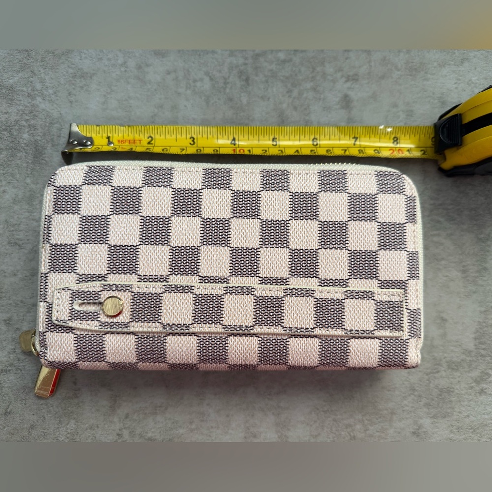 Checkered Gray and White Women's Wallet Daisy Rose
